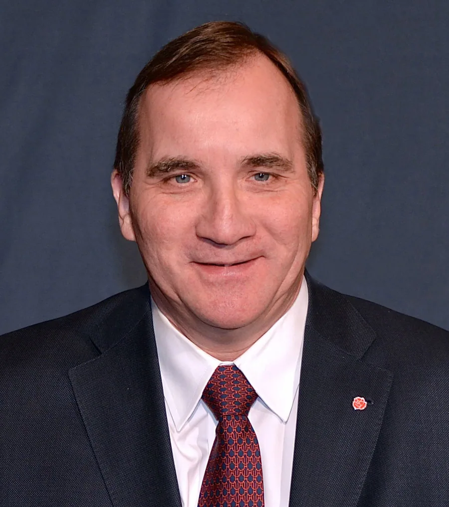 Stefan Löfven klädd i mörk kostym och slips